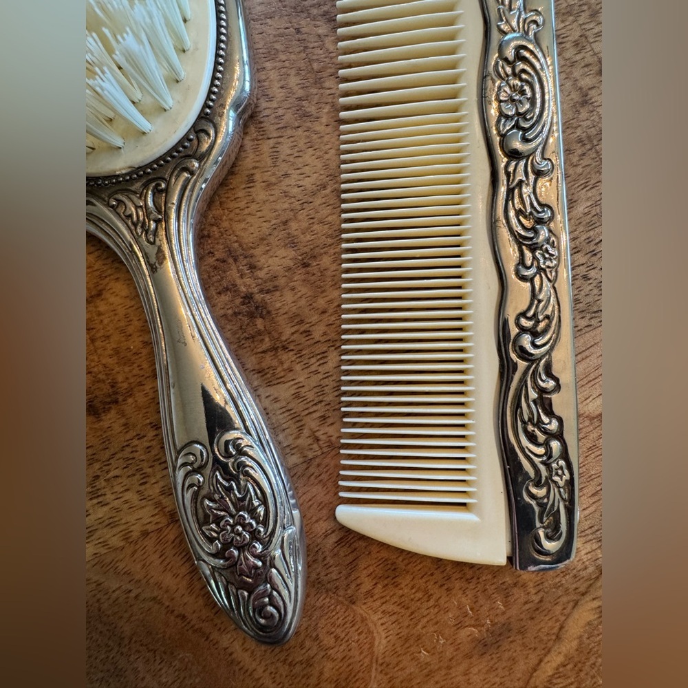 SOLD⚫️Vintage Art Deco Repousse Silver Plated Intricate BRUSH/COMB Set Heavy - Picture 4 of 5